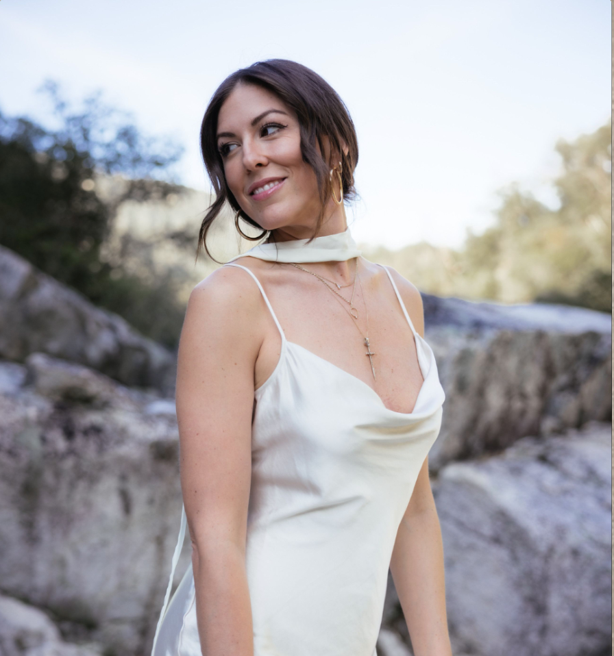 Returning “Feminine Empowerment” To The TRUE POWER of a Devotional Woman w/Kelsey Kazarian #495